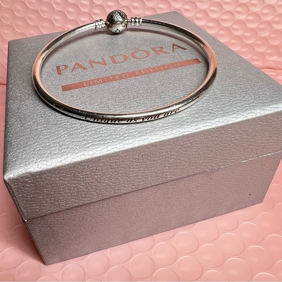 Pandora Limited Edition Unique Snowflake Bangle 7.5in - Picture 4 of 6